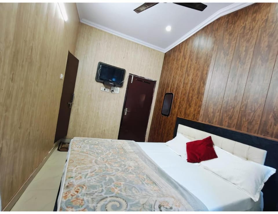 Shree Kashi Guest House 200 mtr Kashi Vishwanath Temple Vacation rental in Varanasi