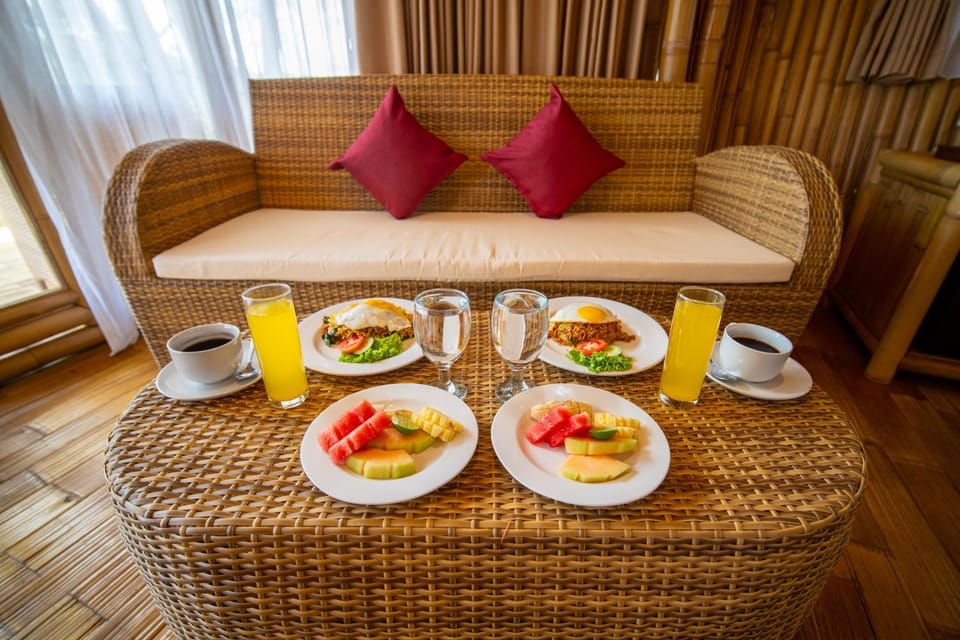 Living room, Food and drinks, Seating area, Food, Breakfast, Continental breakfast, Drinks