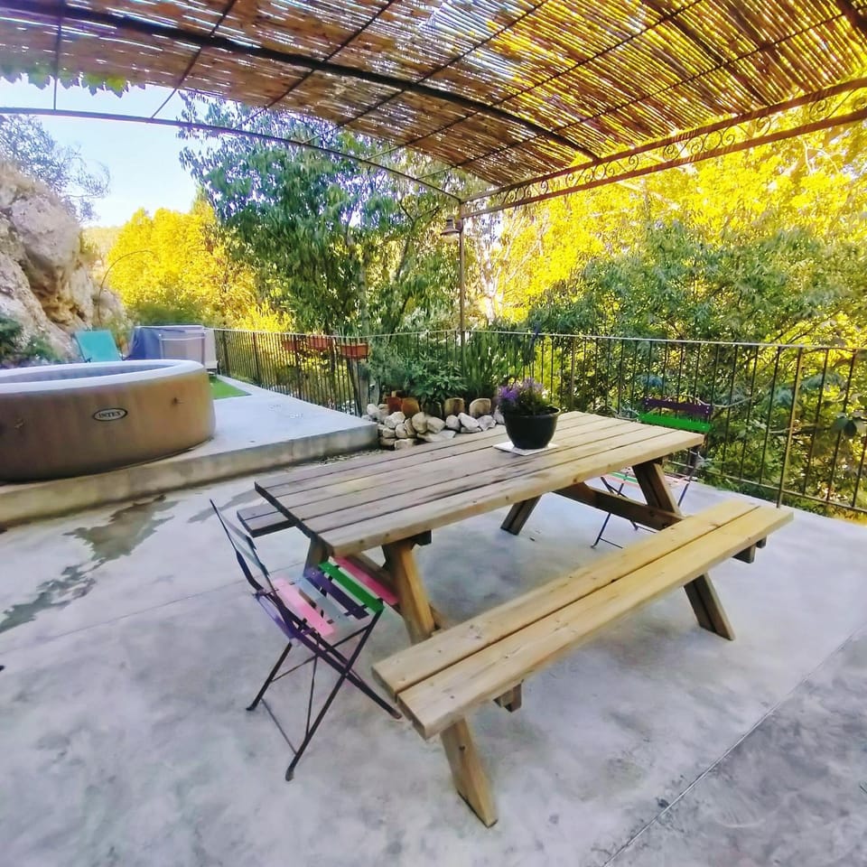 Patio, Spring, Garden, Hot Tub, Dining area, Garden view
