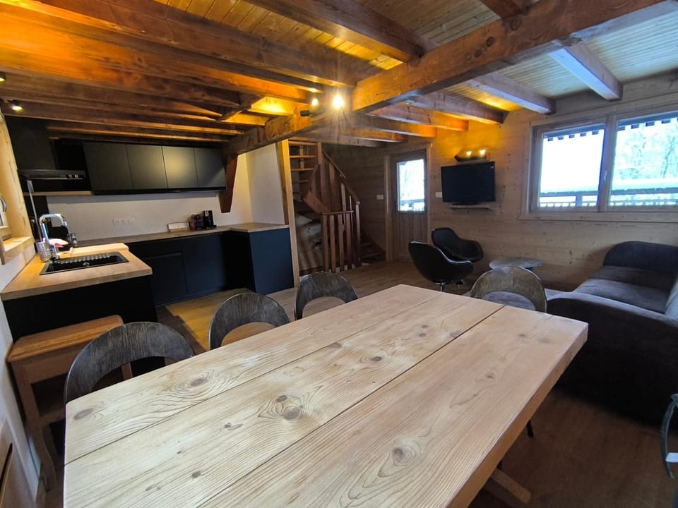 Communal lounge/ TV room, TV and multimedia, Kitchen or kitchenette, Dining area