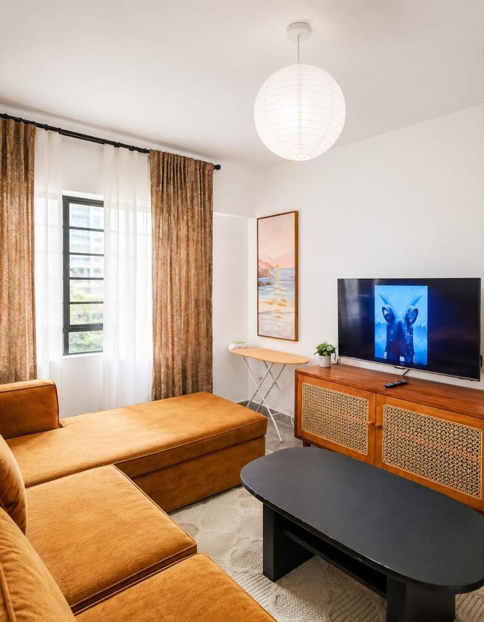 2 BED 4Pac Makasembo Apartment in Kenya