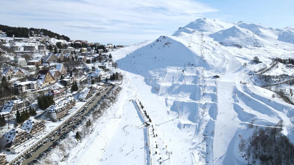 Nearby landmark, Natural landscape, Winter, Mountain view