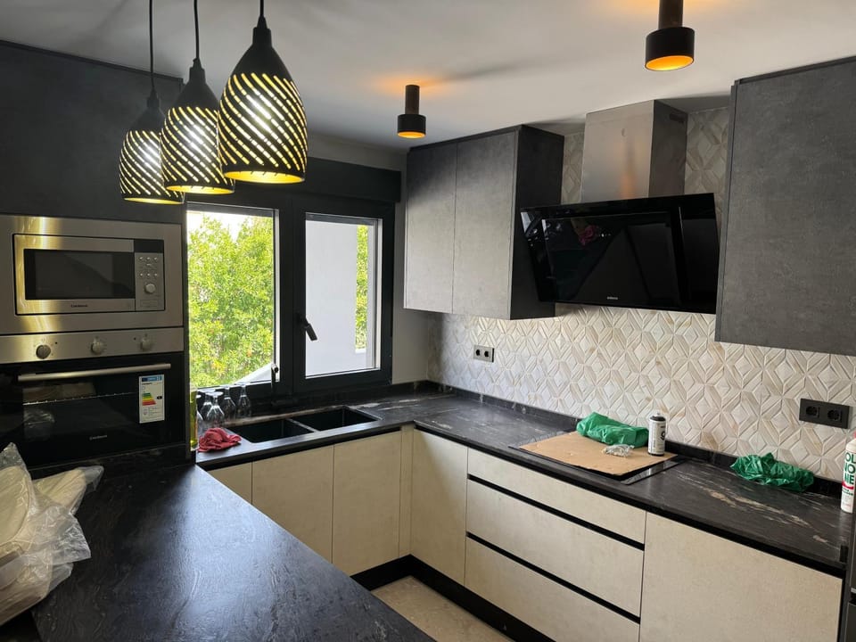 Kitchen or kitchenette, Living room
