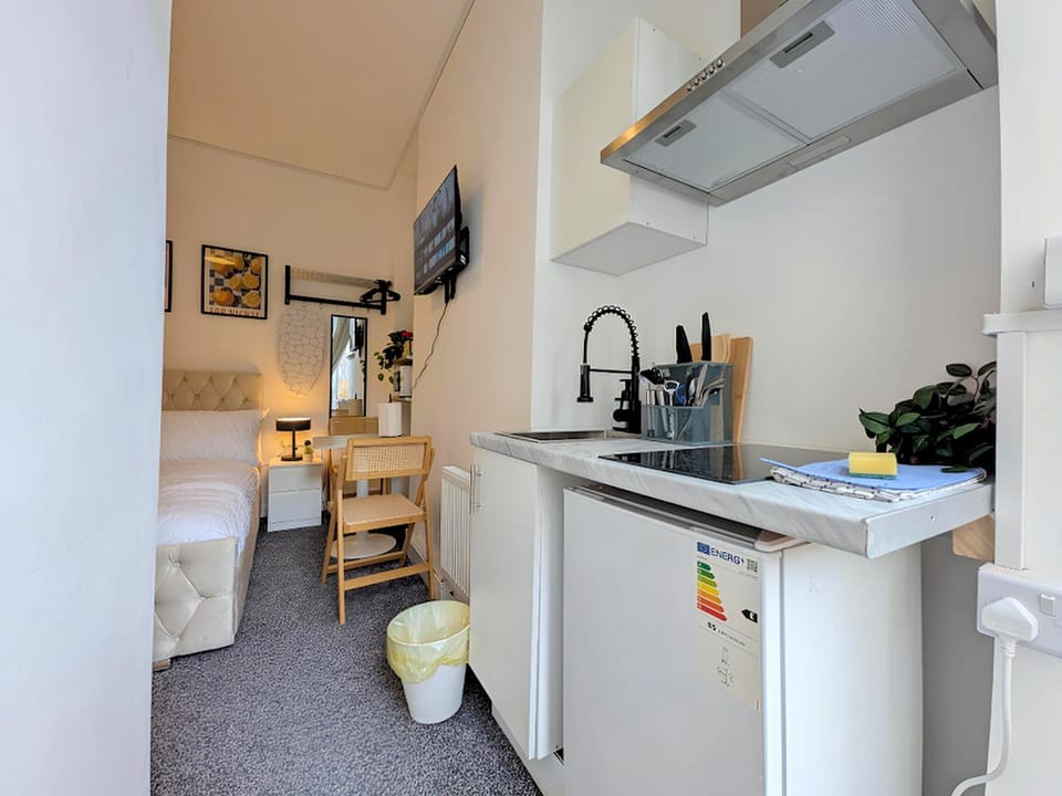 Anfield Apartment 5 Min Walk to LFC, Sleeps 13 Apartment in Liverpool