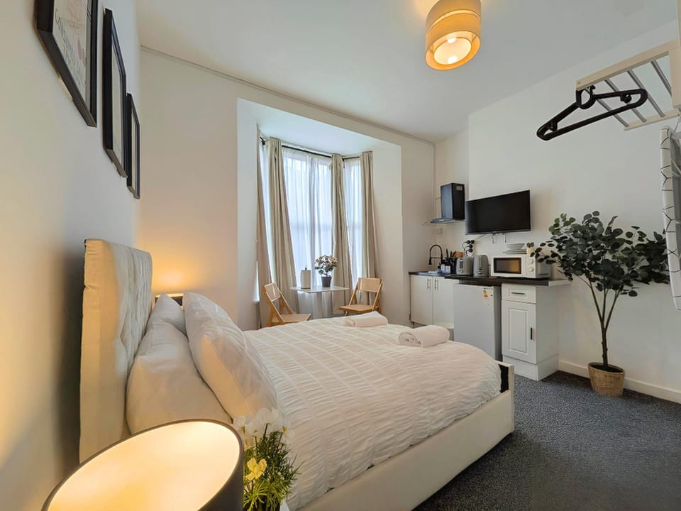 Anfield Apartment 5 Min Walk to LFC, Sleeps 13 Apartment in Liverpool