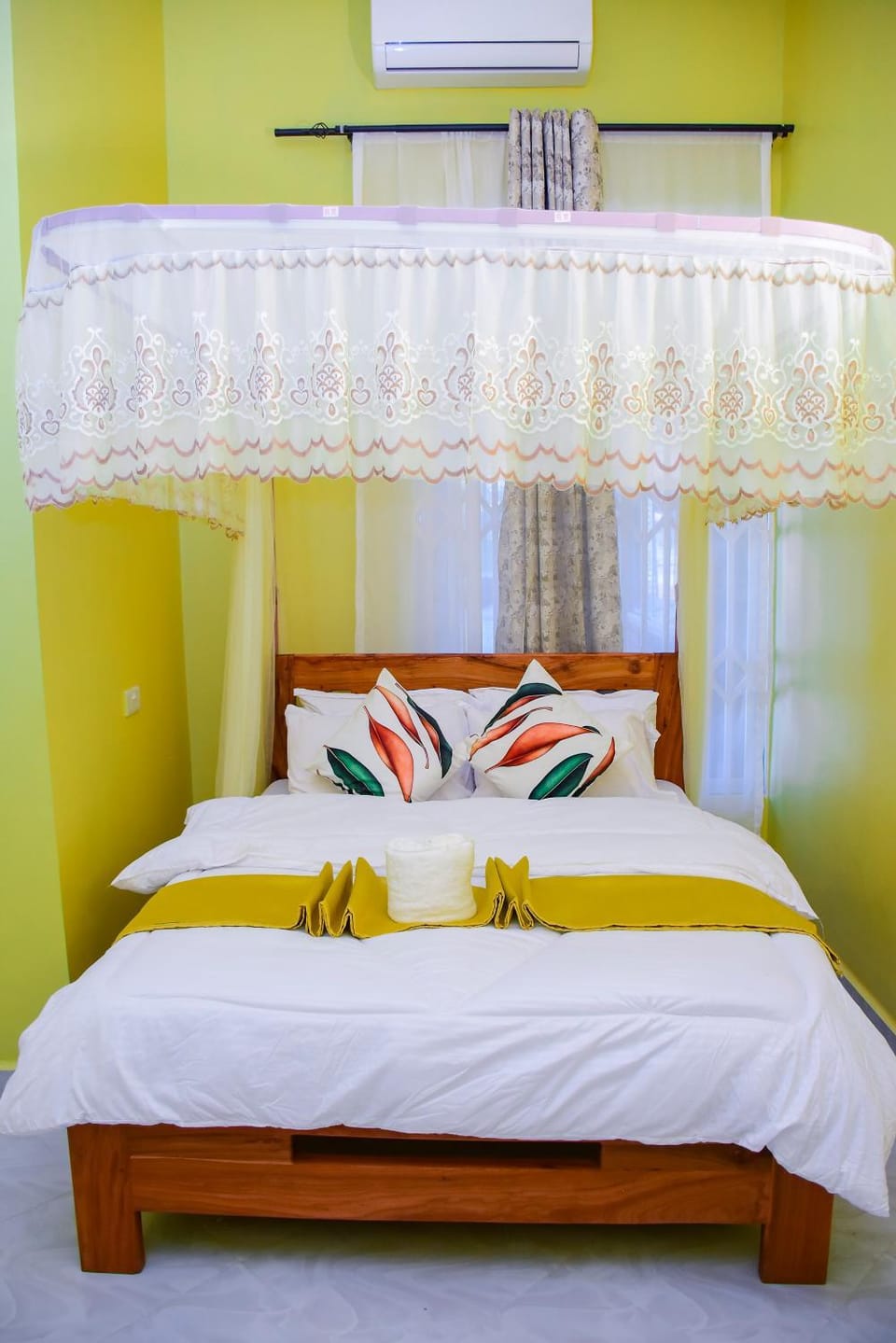 Bed, Photo of the whole room, Bedroom, towels