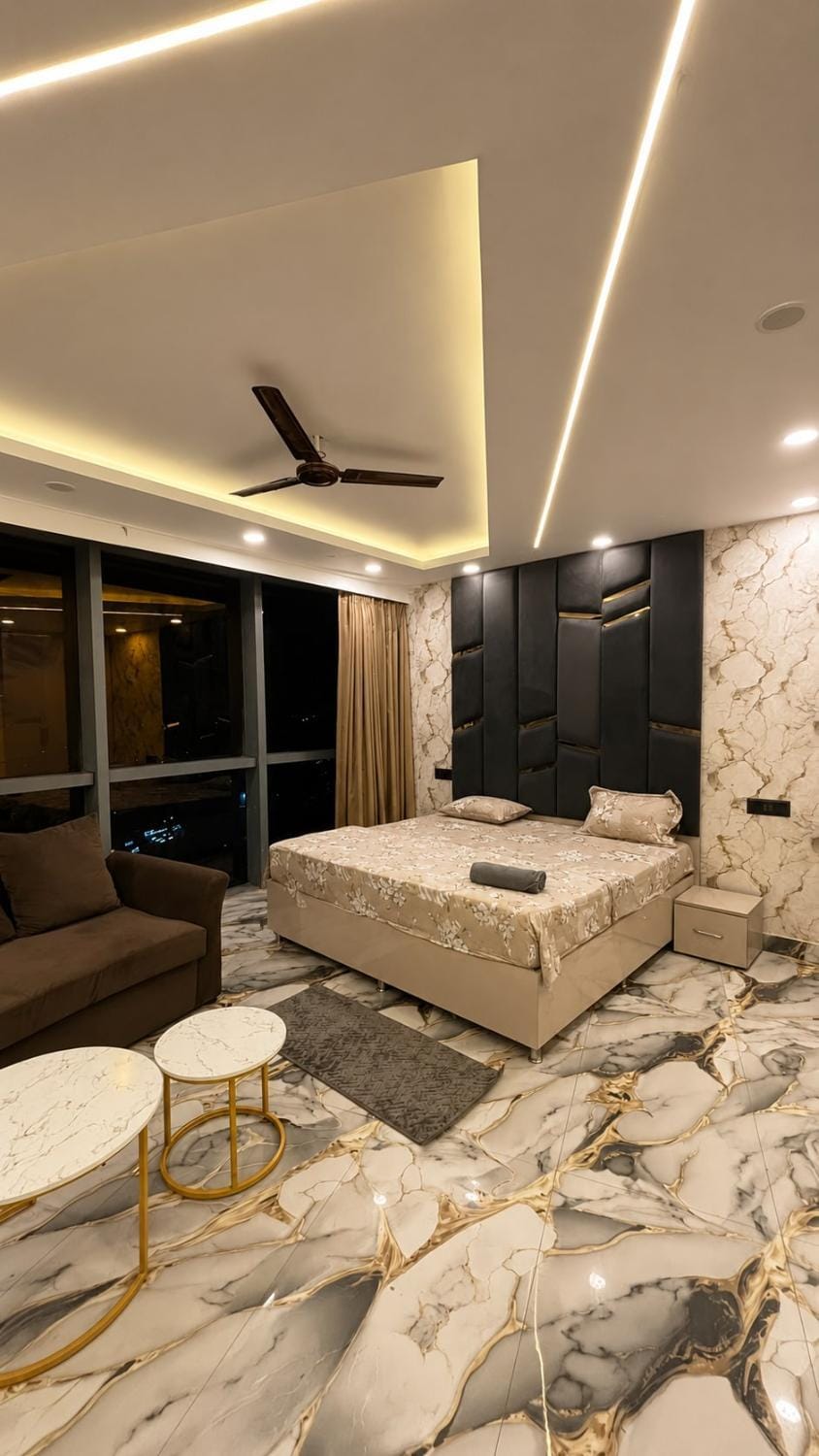 Bed, TV and multimedia, Living room, Photo of the whole room, Seating area, Bedroom, air conditioner
