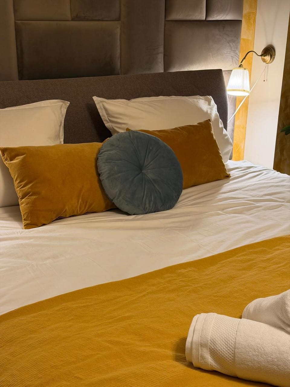 Casa Unirii 3BR 2Bath Courtyard 10Min Walk to Center Apartment in Bucharest