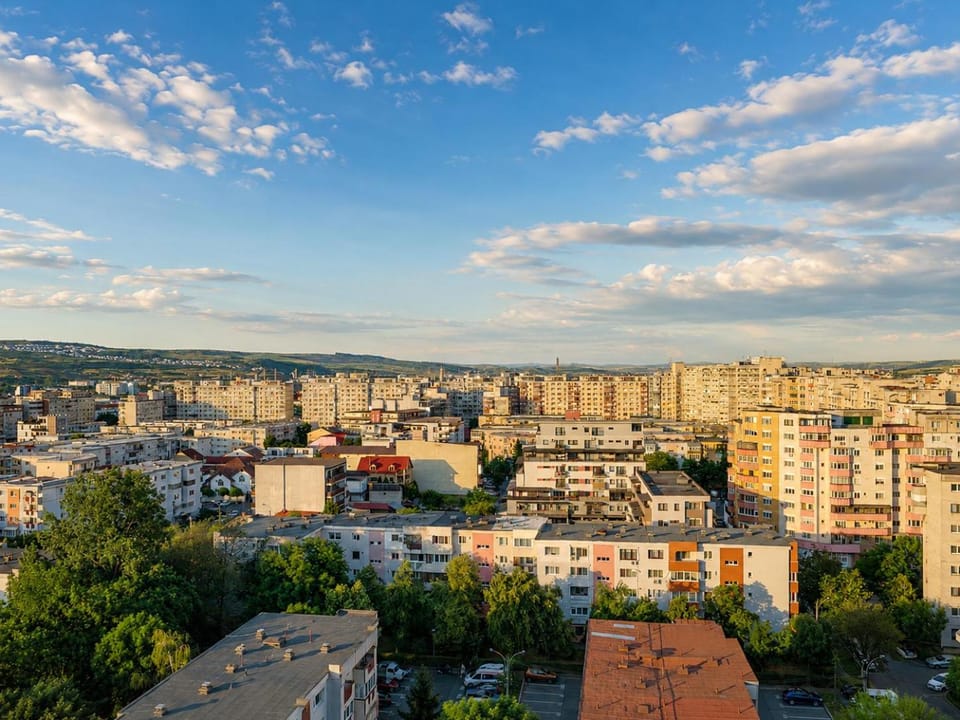 Property building, Day, Neighbourhood, Natural landscape, Bird's eye view, City view, Street view