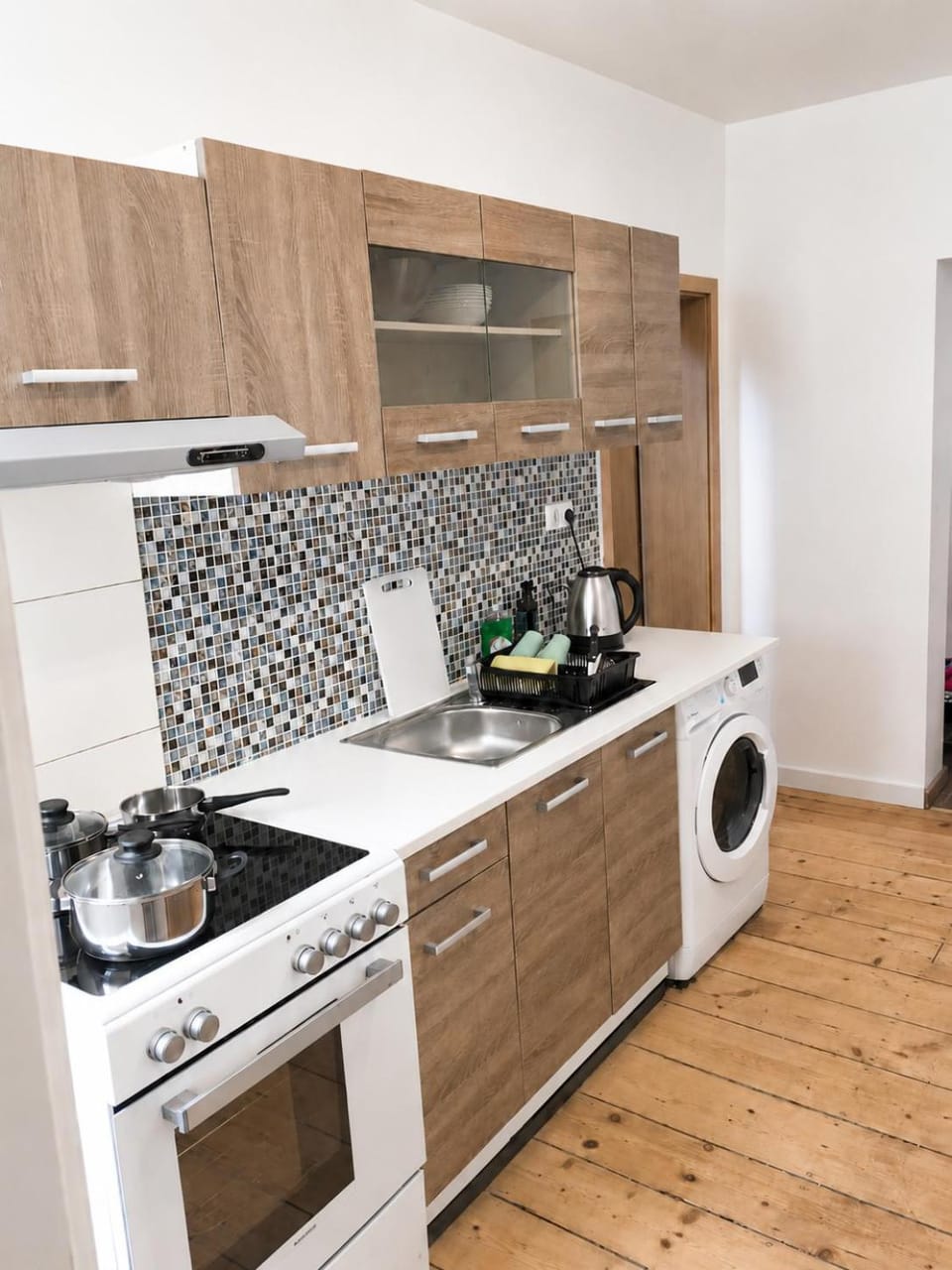 Kitchen or kitchenette, oven, stove, washing machine
