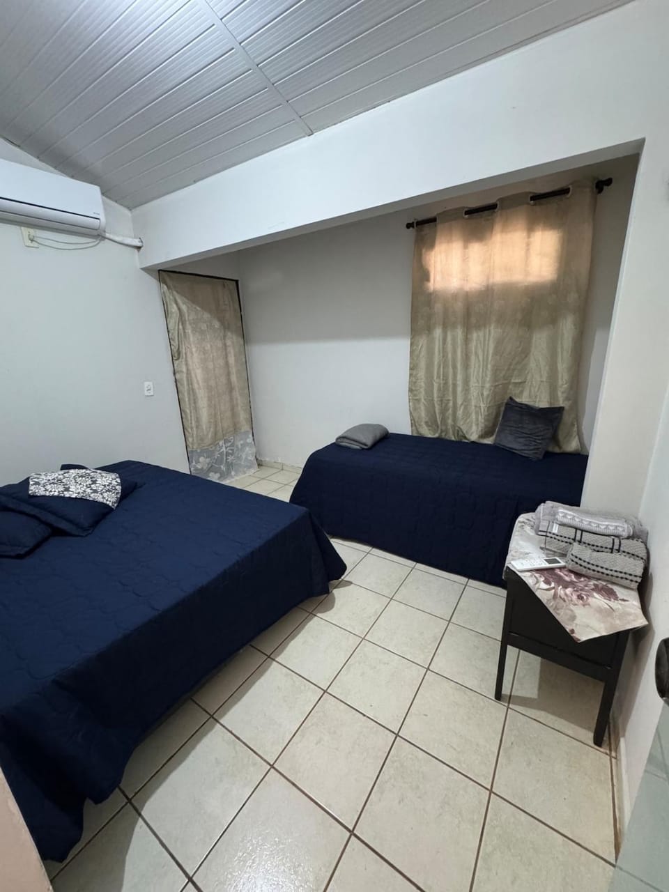 Bed, Bedroom, towels, air conditioner