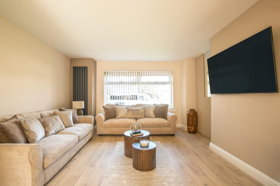Communal lounge/ TV room, Living room