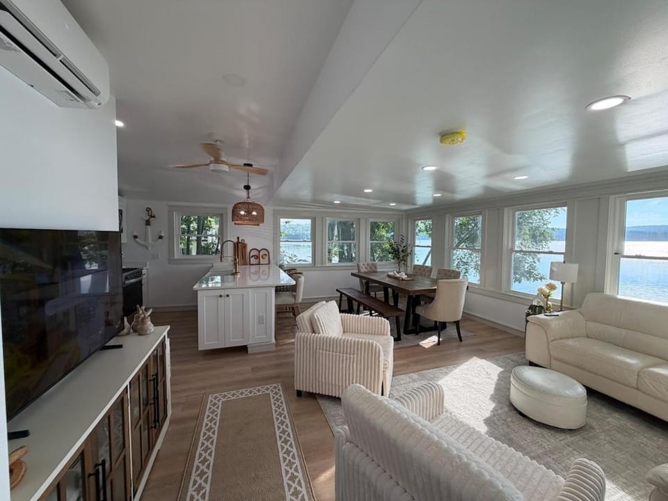 Lake Winni Waterfront Lucille Bungalow with a Dock Villa in Meredith