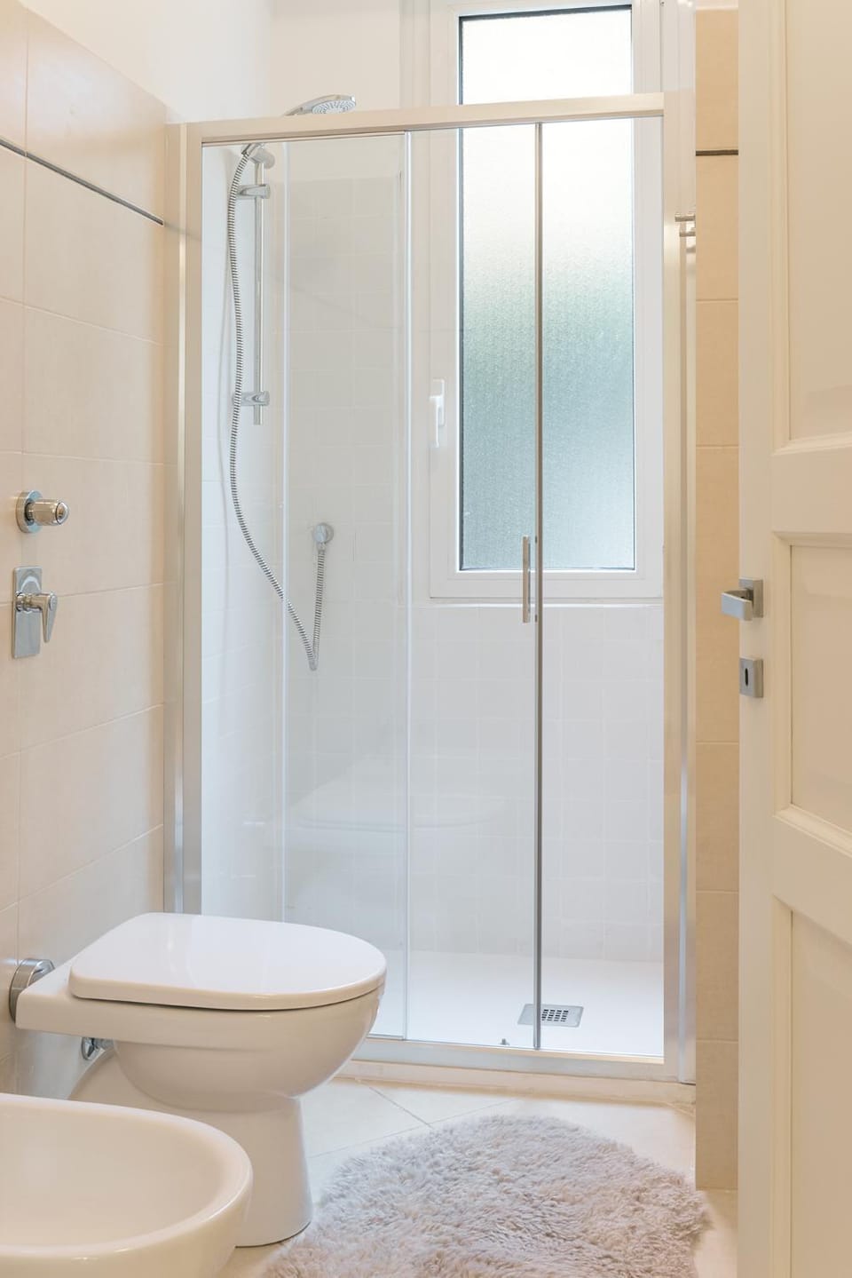 Shower, Toilet, Bathroom, bidet, towels