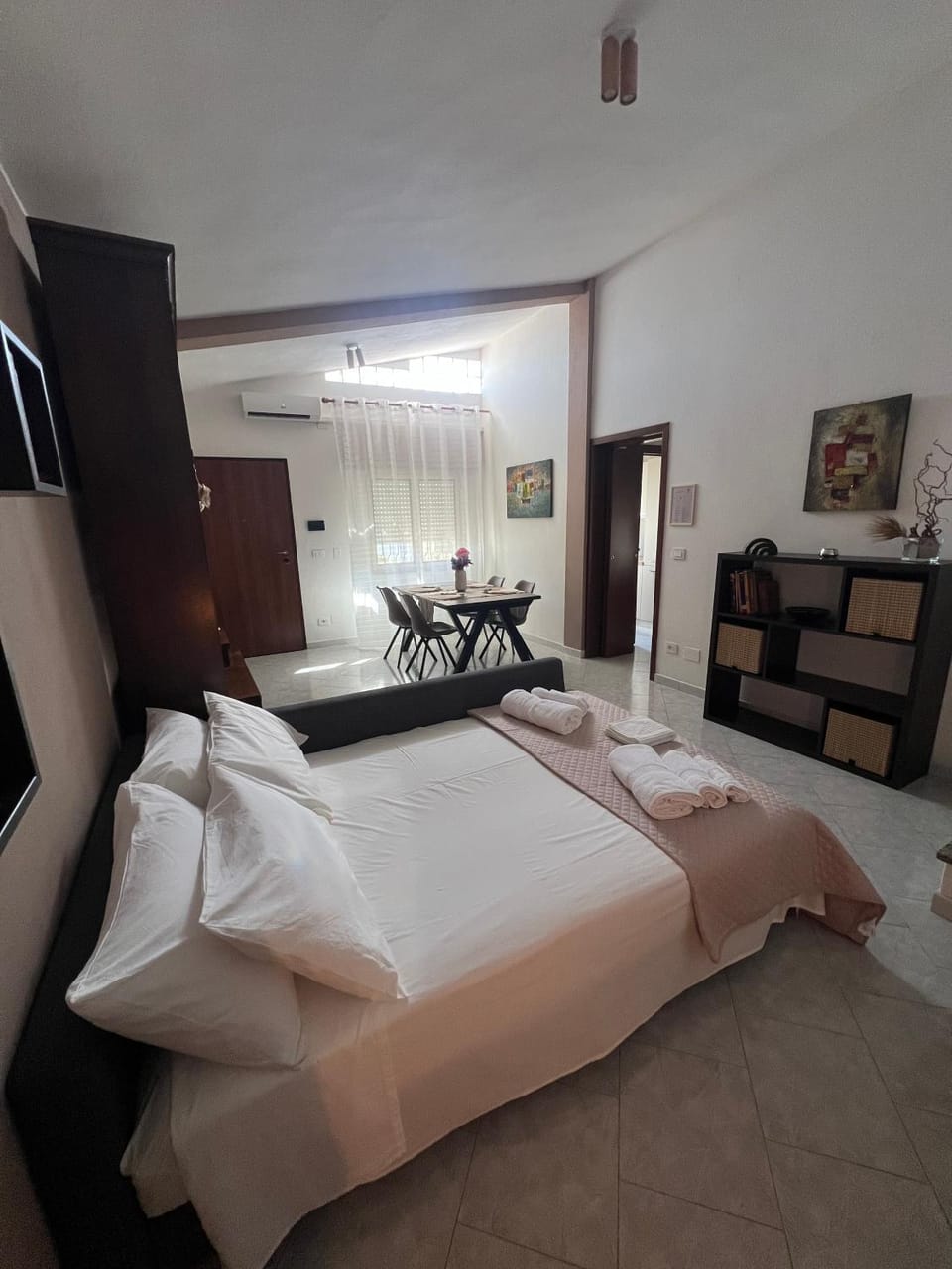 Living room, Seating area, air conditioner