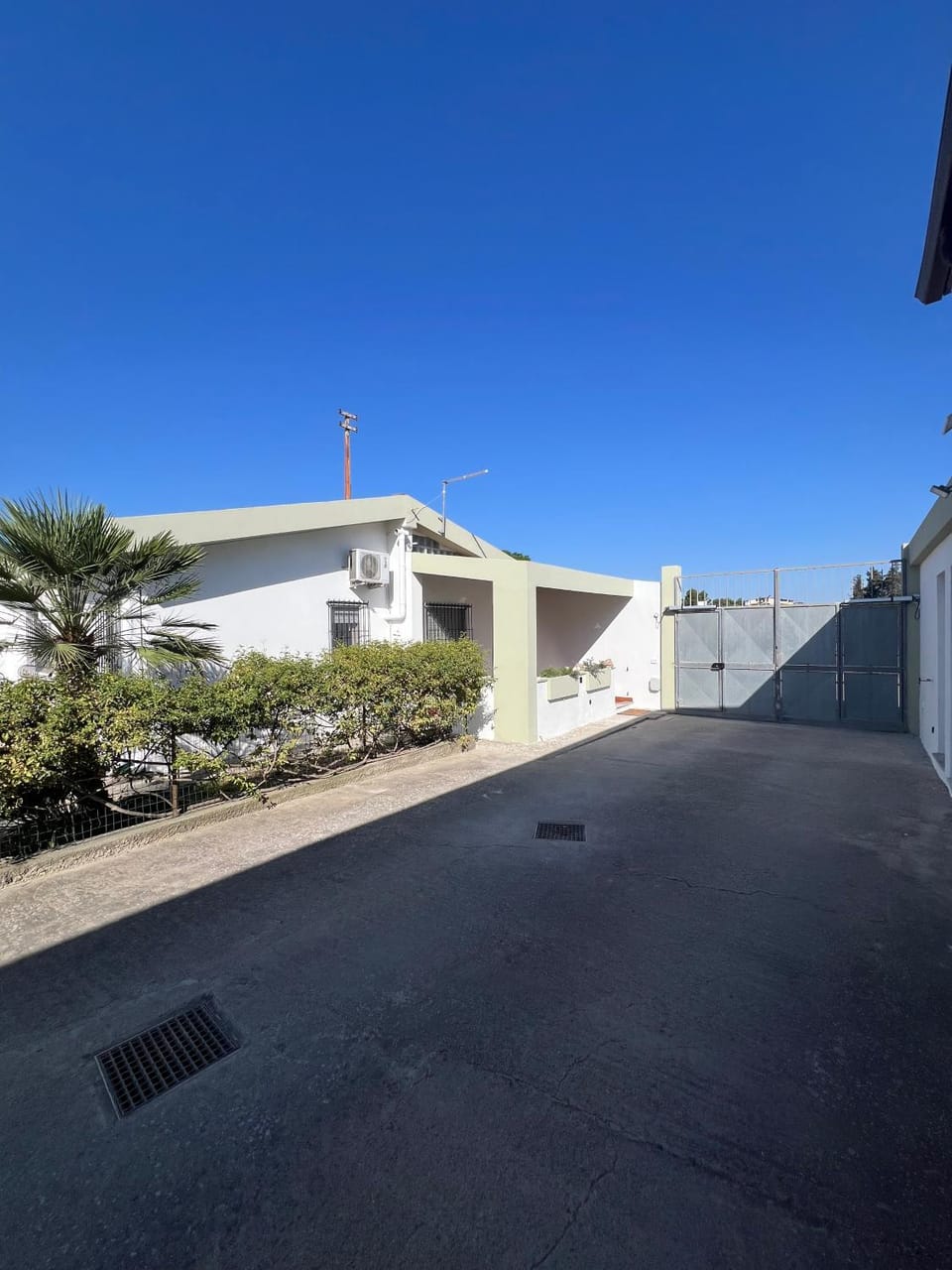Property building, Garden, Garden, Balcony/Terrace, Balcony/Terrace, Parking
