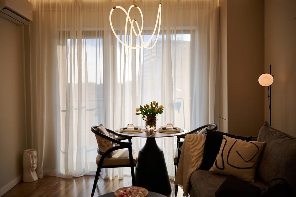 Living room, Seating area, Dining area, air conditioner