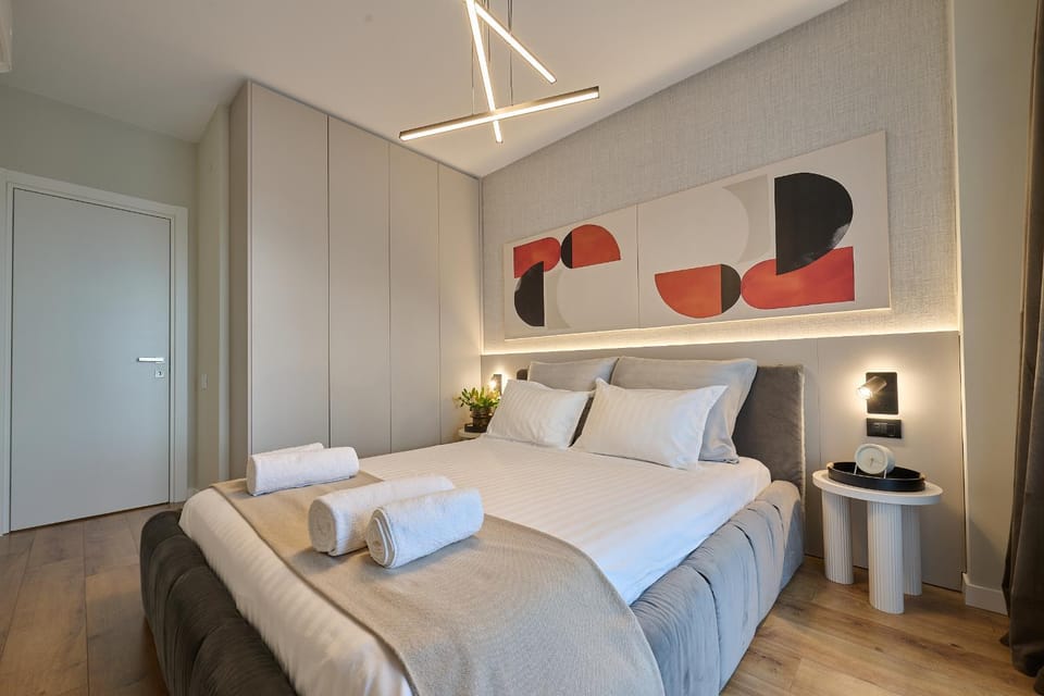 Bed, Photo of the whole room, Bedroom, towels