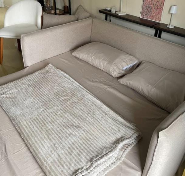 Bed, Living room