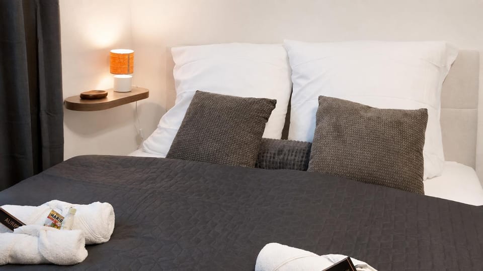 Bed, Photo of the whole room, Bedroom, towels