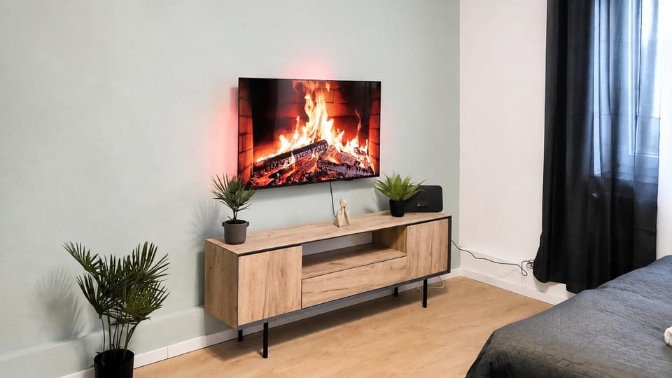 TV and multimedia, Living room, Evening entertainment