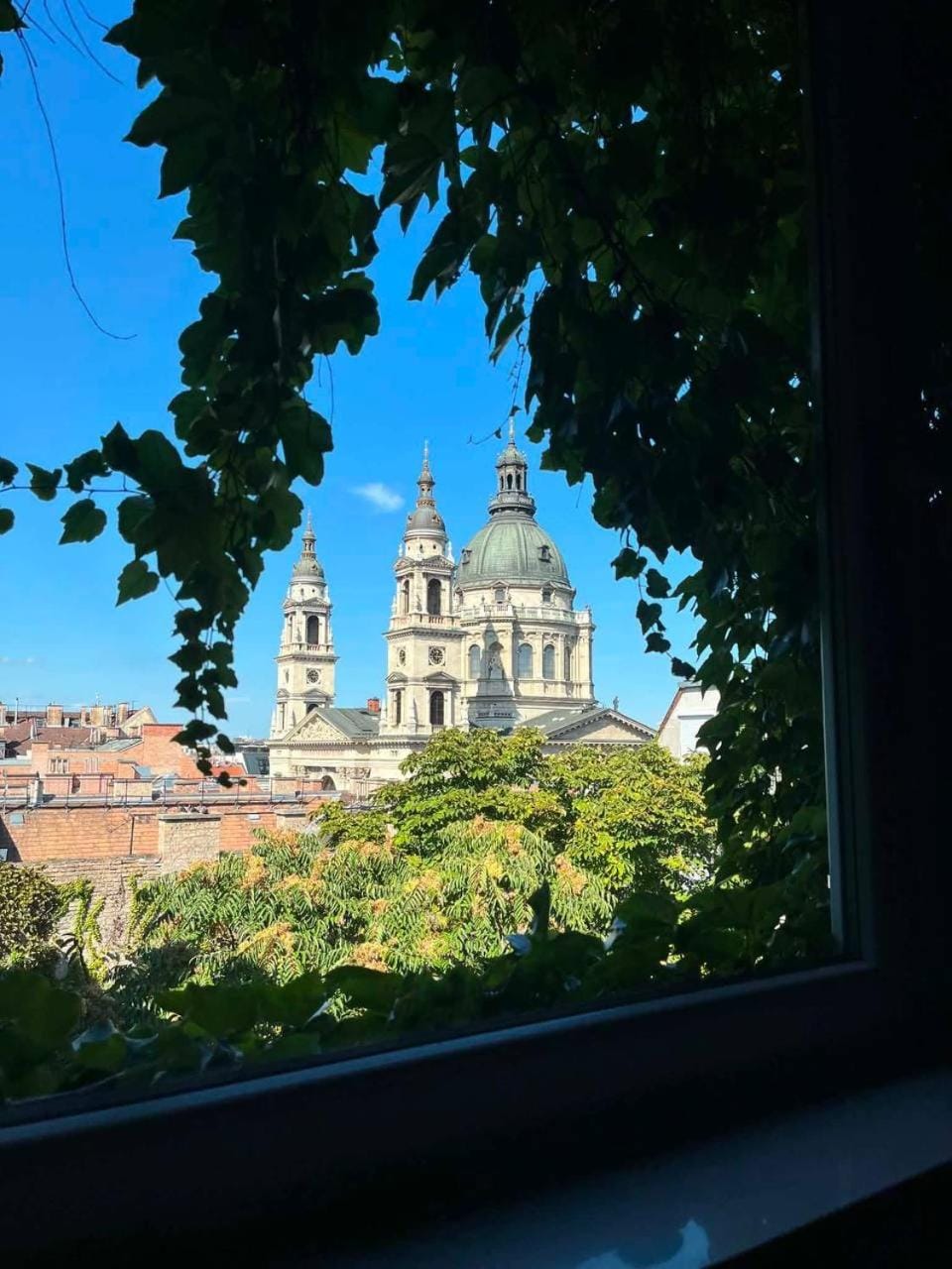 Unique view of the Basilica and the Ferris Wheel in Budapest Apartment in Budapest