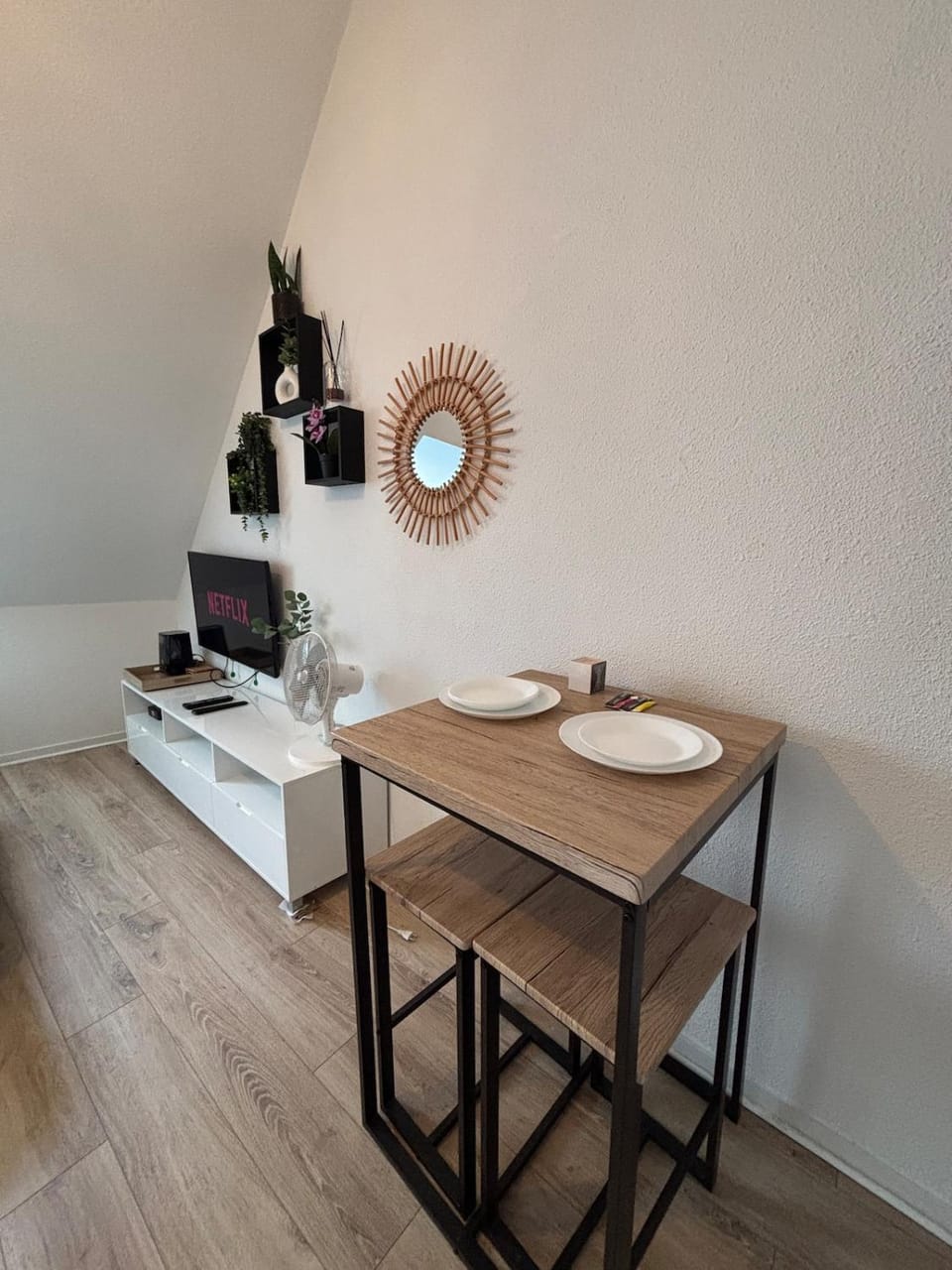 TV and multimedia, Dining area