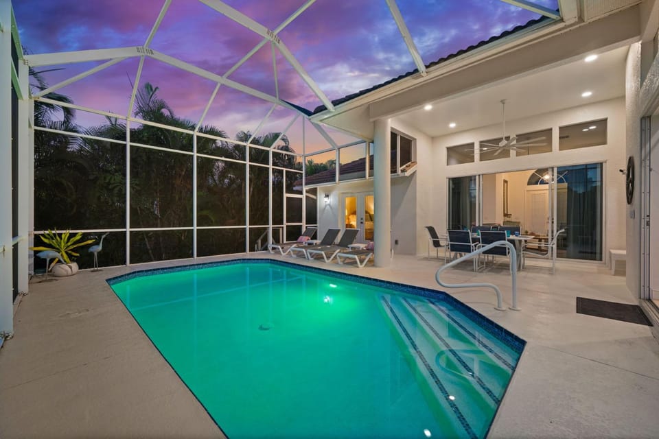 Casa Brisa - Walk to South Beach and Swim in Your Villa's Heated Pool Villa in Marco Island