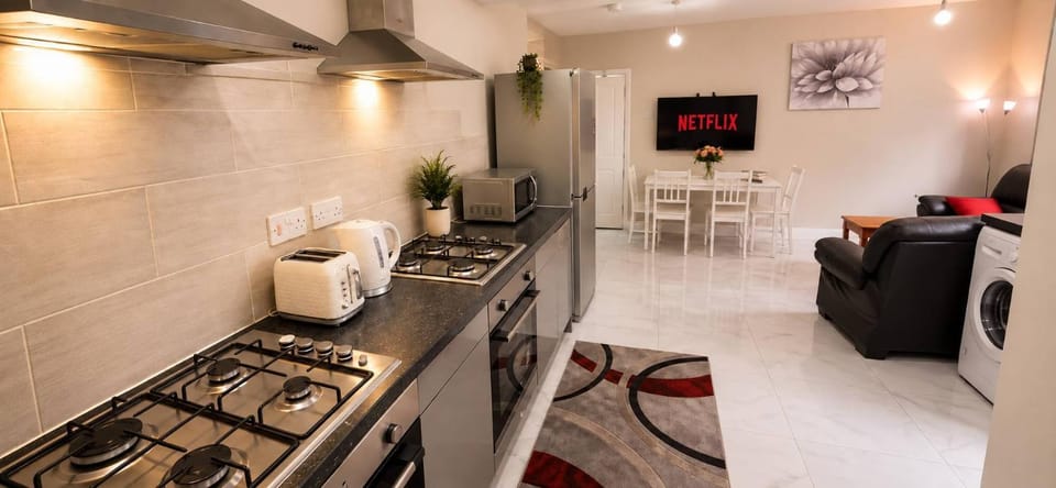 TV and multimedia, Kitchen or kitchenette, Living room, Seating area, Dining area, minibar, pet friendly, stove, toaster