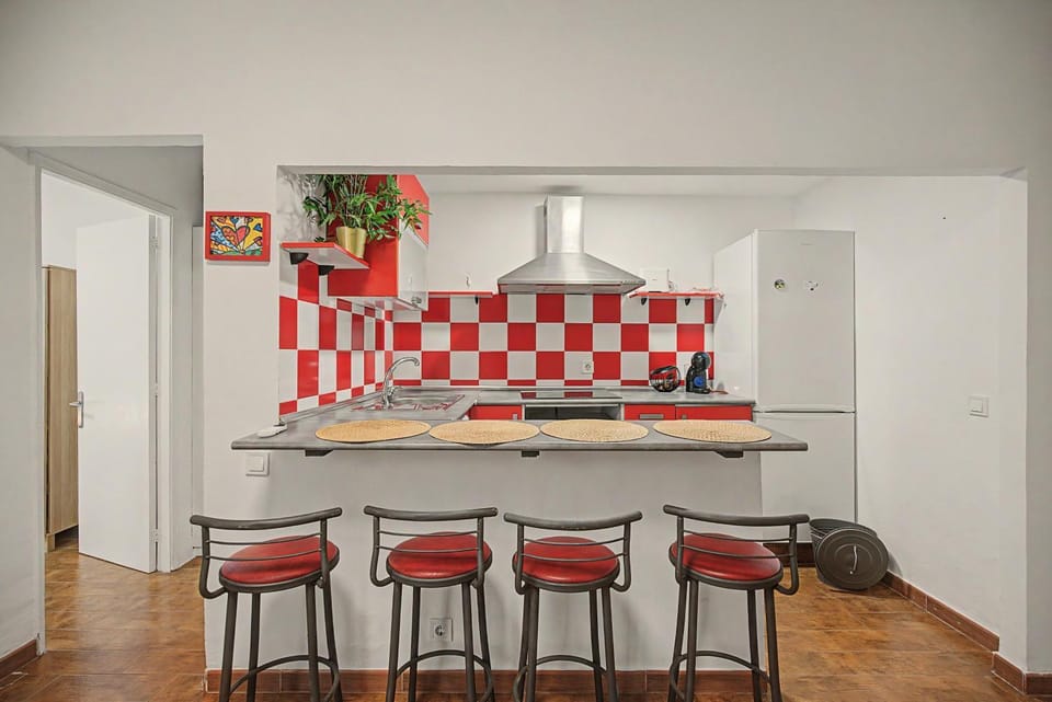 Property building, Kitchen or kitchenette, Living room