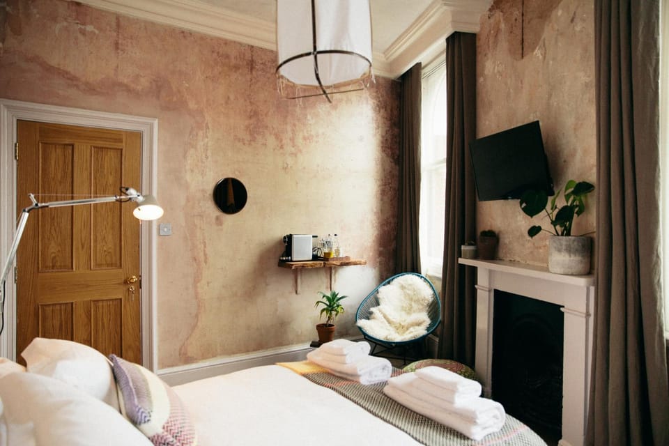 Day, Photo of the whole room