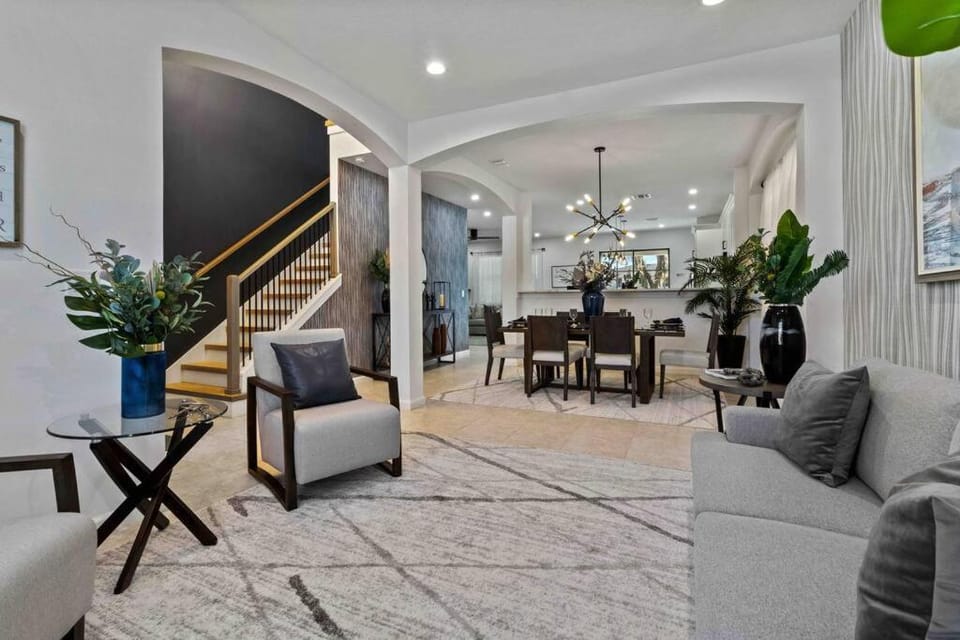 Private Pool & Gym 6mi to Disney Dream Villa House in Kissimmee