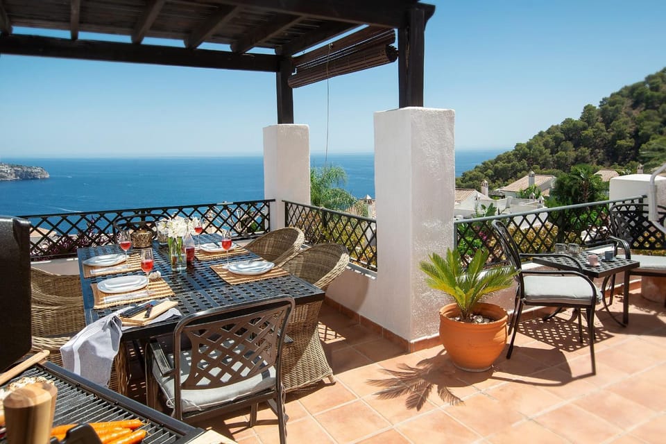 Property building, Balcony/Terrace, Living room