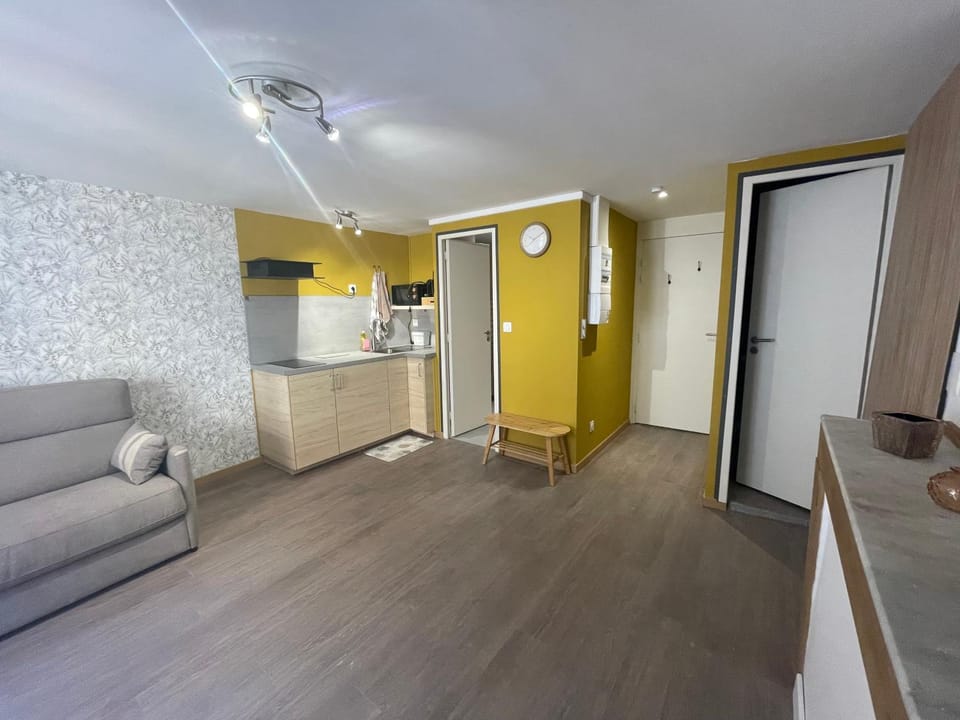 Kitchen or kitchenette, Seating area
