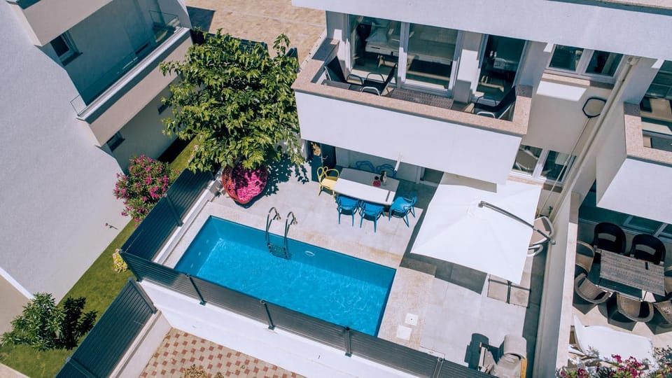 Property building, Swimming pool