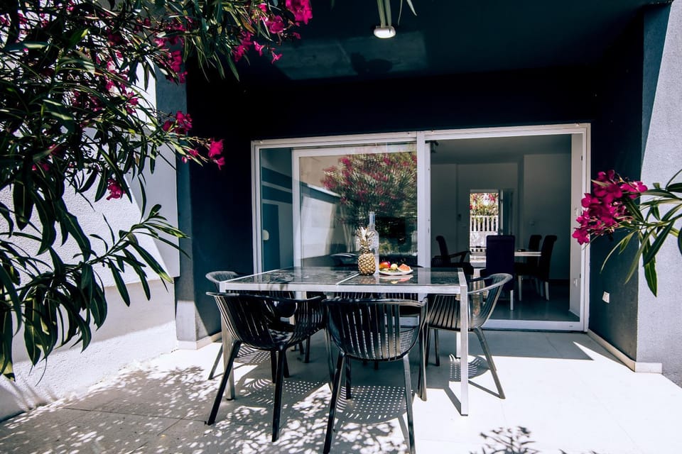 Property building, Garden