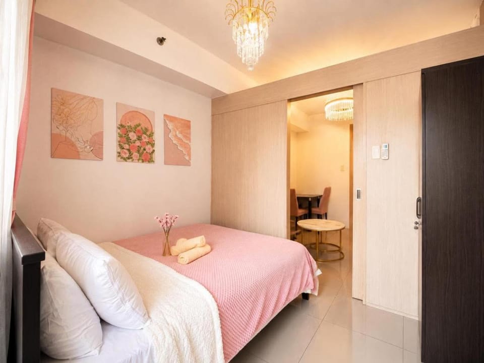The Luxe Stay Pool View at Sea Residences Hotel in Pasay