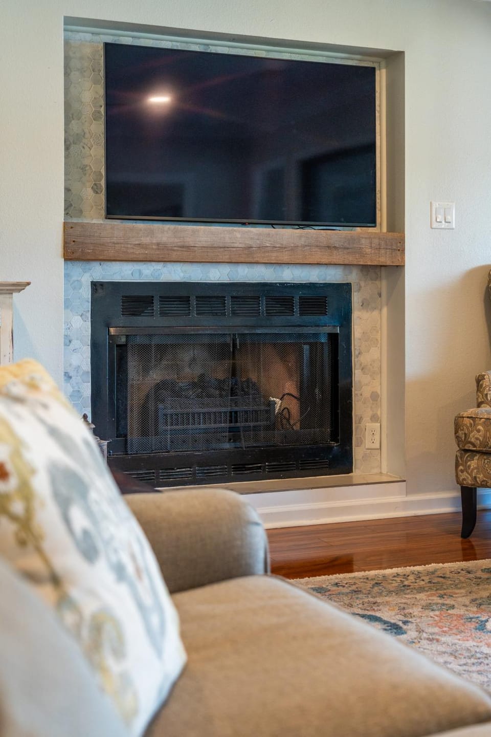 TV and multimedia, Living room, Seating area, fireplace