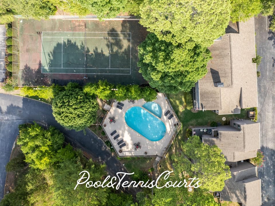 Natural landscape, Bird's eye view, Tennis court, Swimming pool