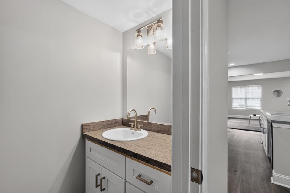 Modern Furnished Townhome with Cozy Style Apartment in Panthersville