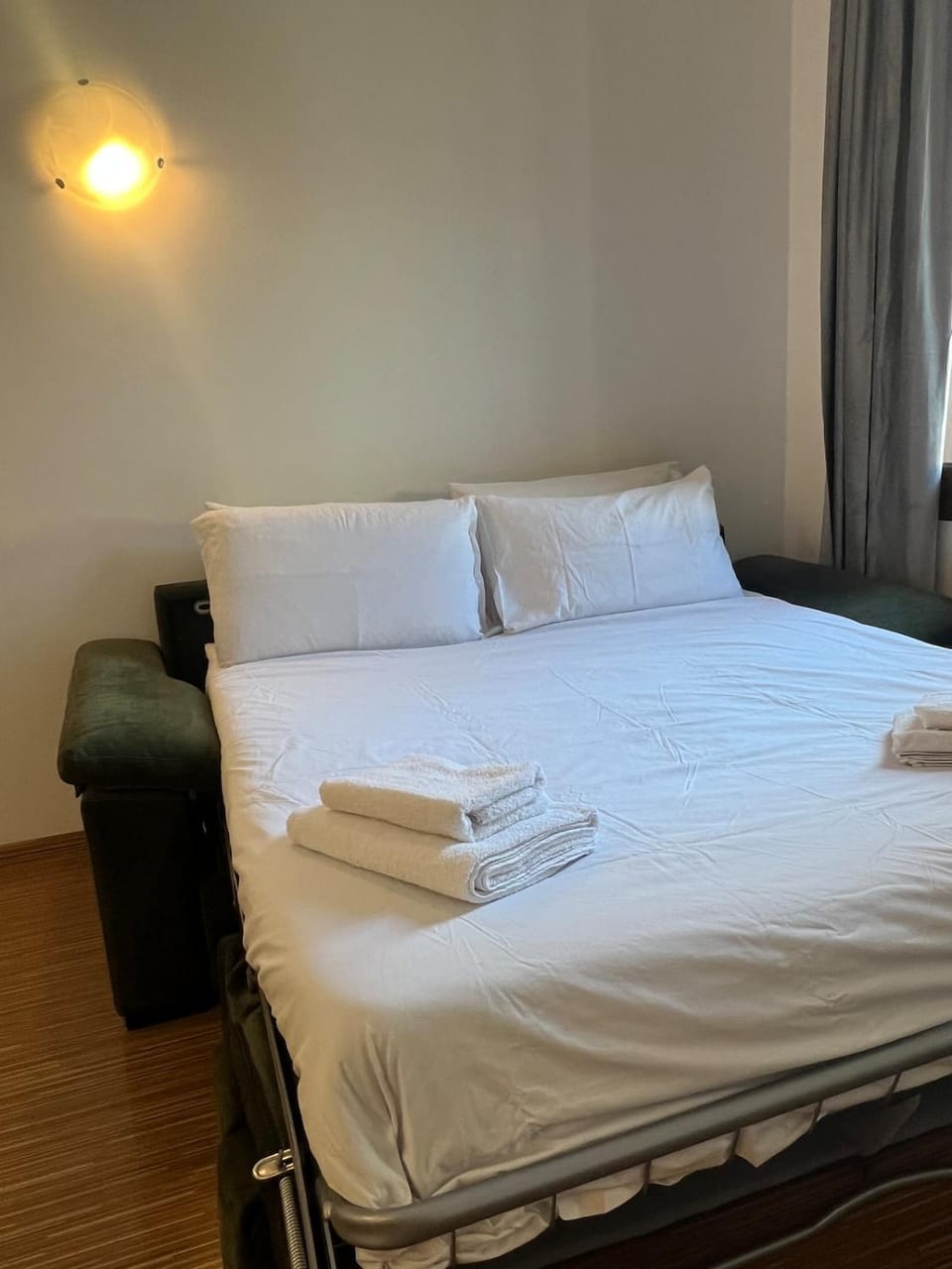 4 Venice rooms Hotel,Piazza Ferretto, M9 Museum, Duomo,Teatro Toniolo, Airport, Wi Fi, Central City, Family, Group Friends Apartment in Venice