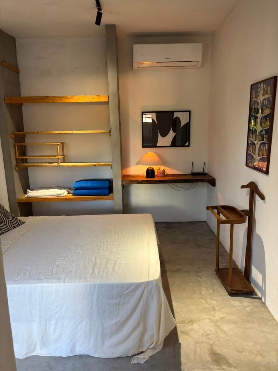 Bed, Photo of the whole room, Bedroom, air conditioner