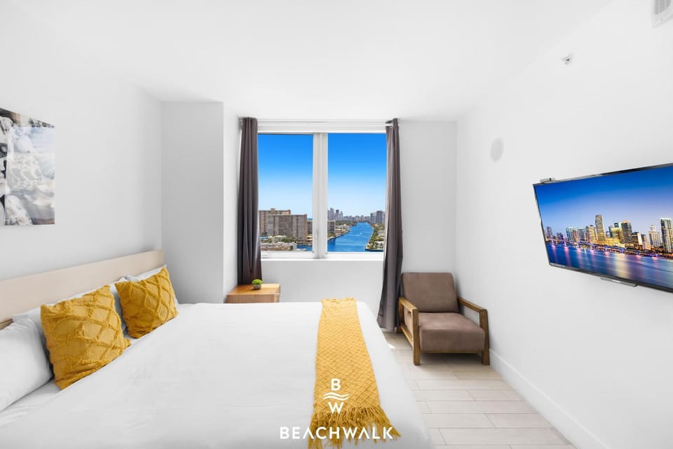 Beachwalk 3BR Penthouse Poolside Vibes Apartment in Hallandale Beach