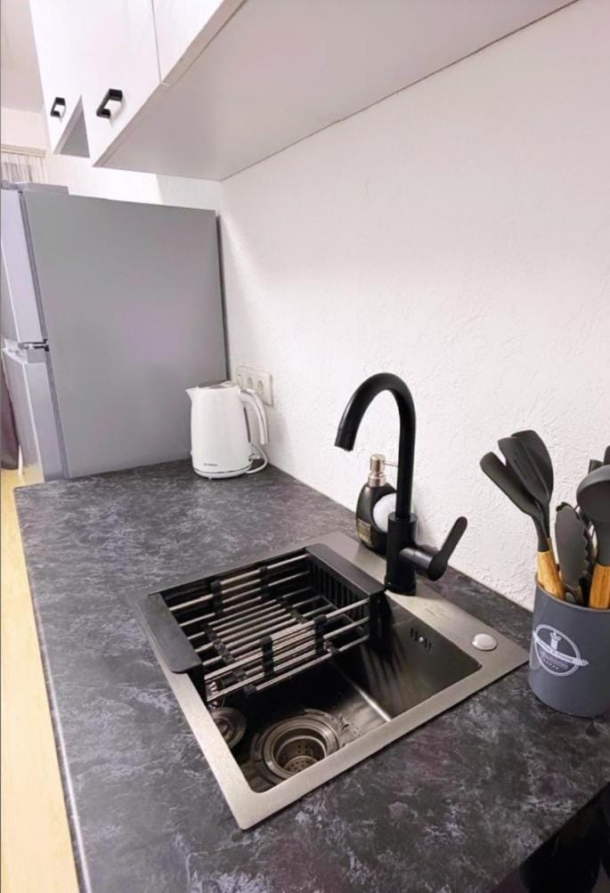 Coffee/tea facilities, Kitchen or kitchenette, stove