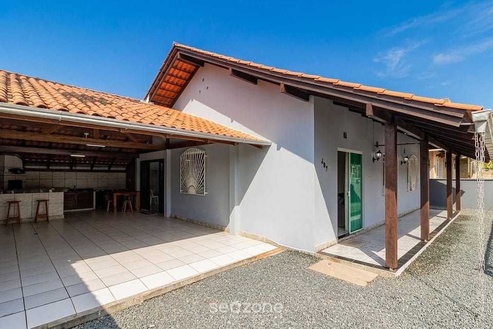 Facade/entrance, BBQ facilities, Kitchen or kitchenette, Seating area