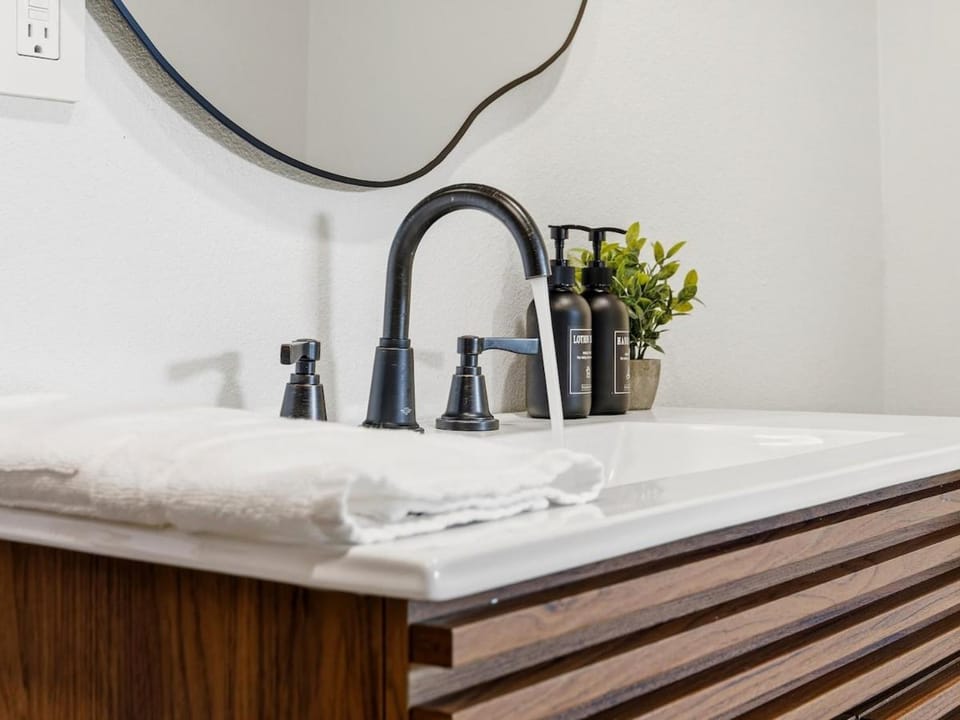 Stylish Cozy Bishop Arts Studio #5 Apartment in Dallas
