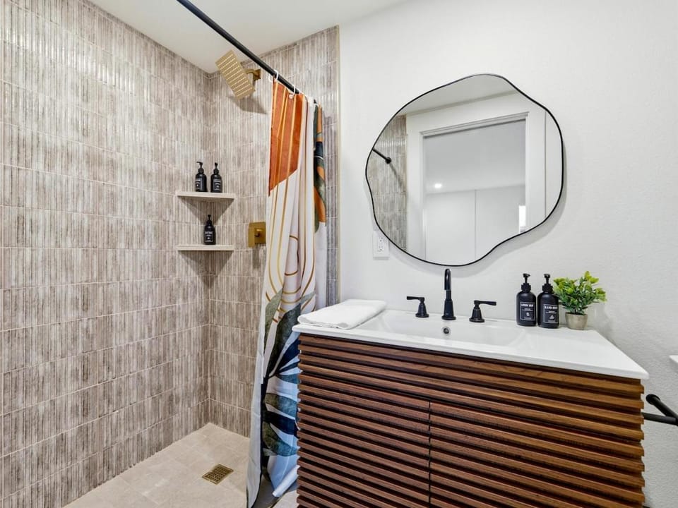 Stylish Cozy Bishop Arts Studio #5 Apartment in Dallas