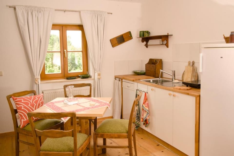 Coffee/tea facilities, Kitchen or kitchenette, Dining area, pet friendly
