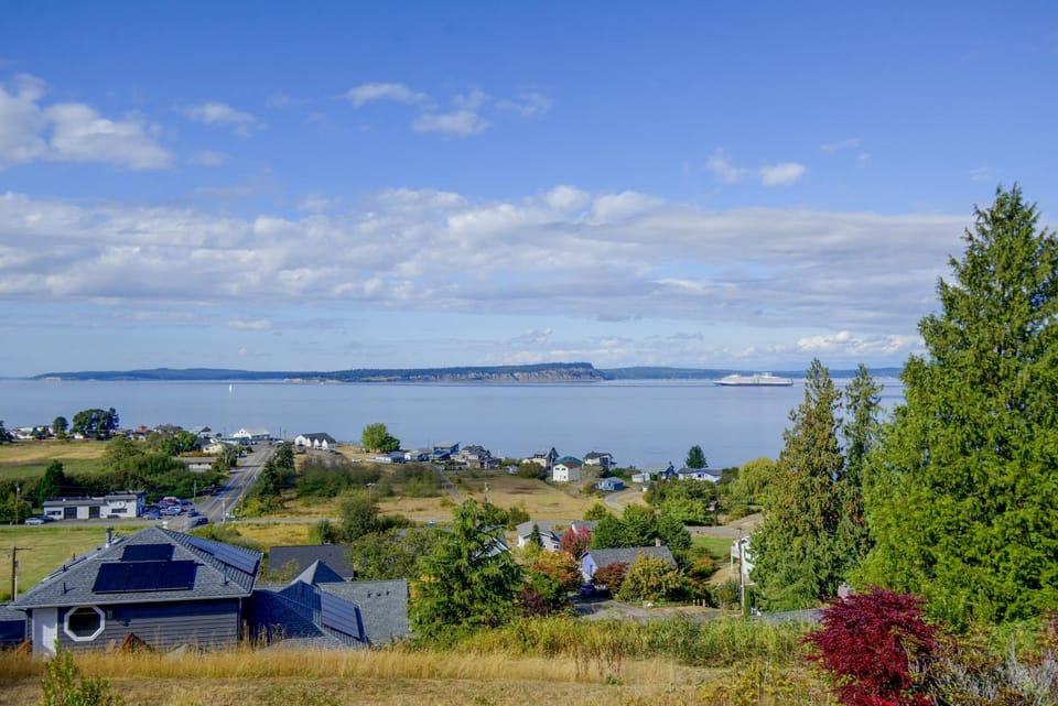 Puget Sound Views & Patio: Point No Point Apt Apartment in Hansville