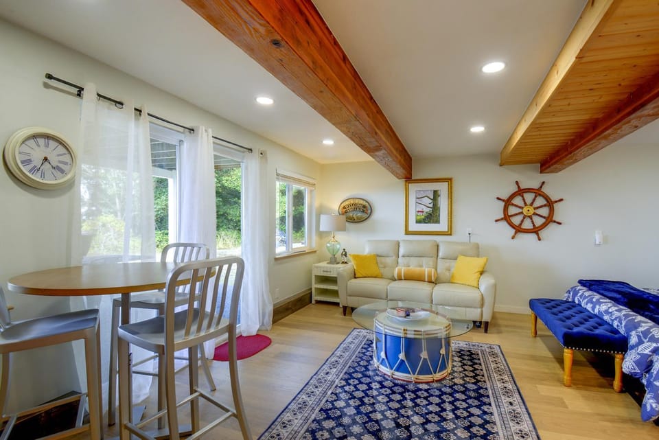 Puget Sound Views & Patio: Point No Point Apt Apartment in Hansville